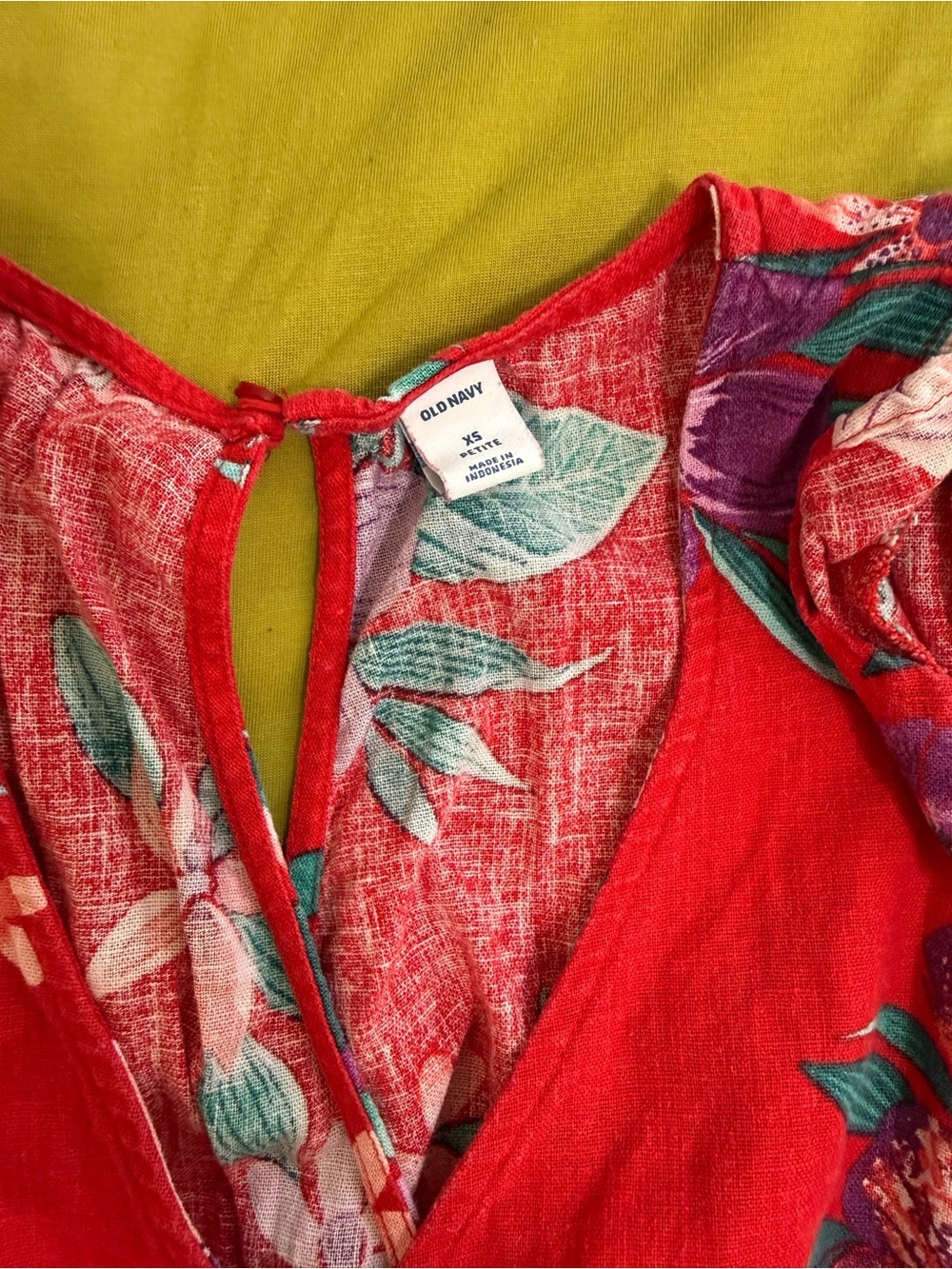 Old Navy Women’s Red Floral Sleeveless Romper - Picture 3 of 4